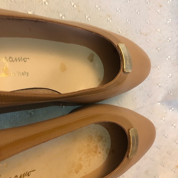 Sleek and elegant Salvatore Ferragamo pumps. Almost new! - Picture 7 of 10